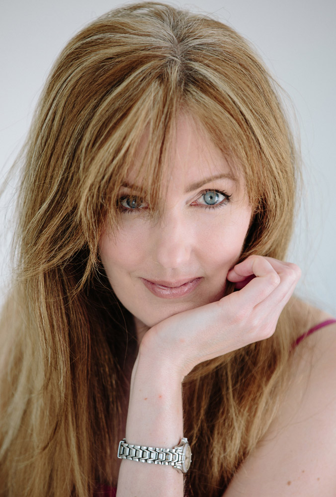 Rachel Amphlett author photo