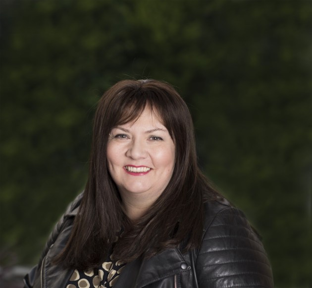 Amanda Reynolds Author Pic